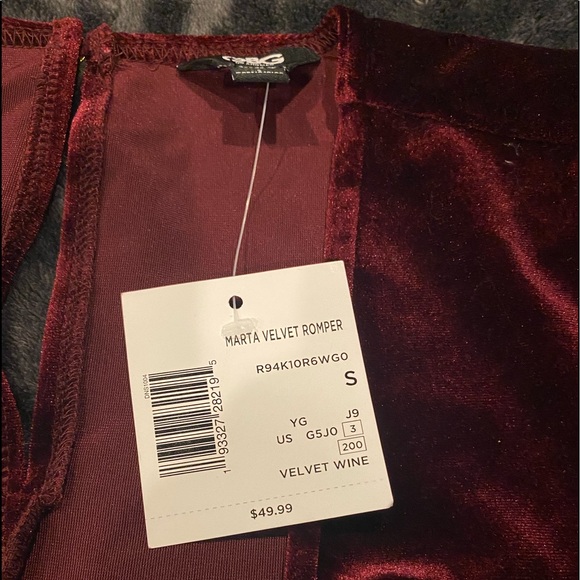 BRAND NEW - GBG - SHORT JUMPSUIT - VELVET WINE SIZE SMALL - RED - Picture 6 of 7